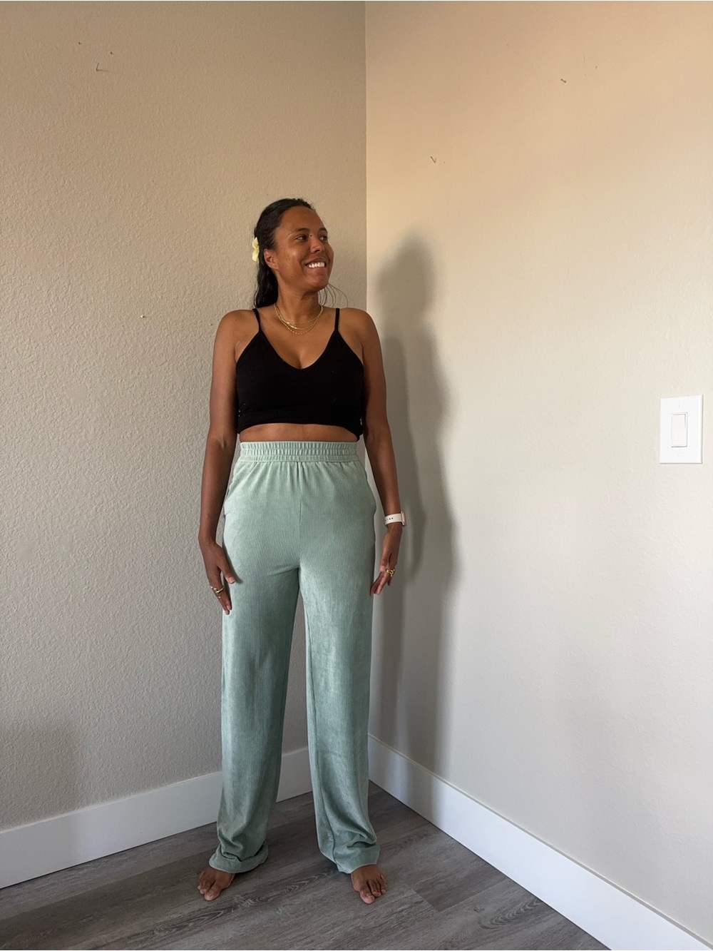 Zara NWT Women’s Medium Mint Green Extra Long Velvet Pants
